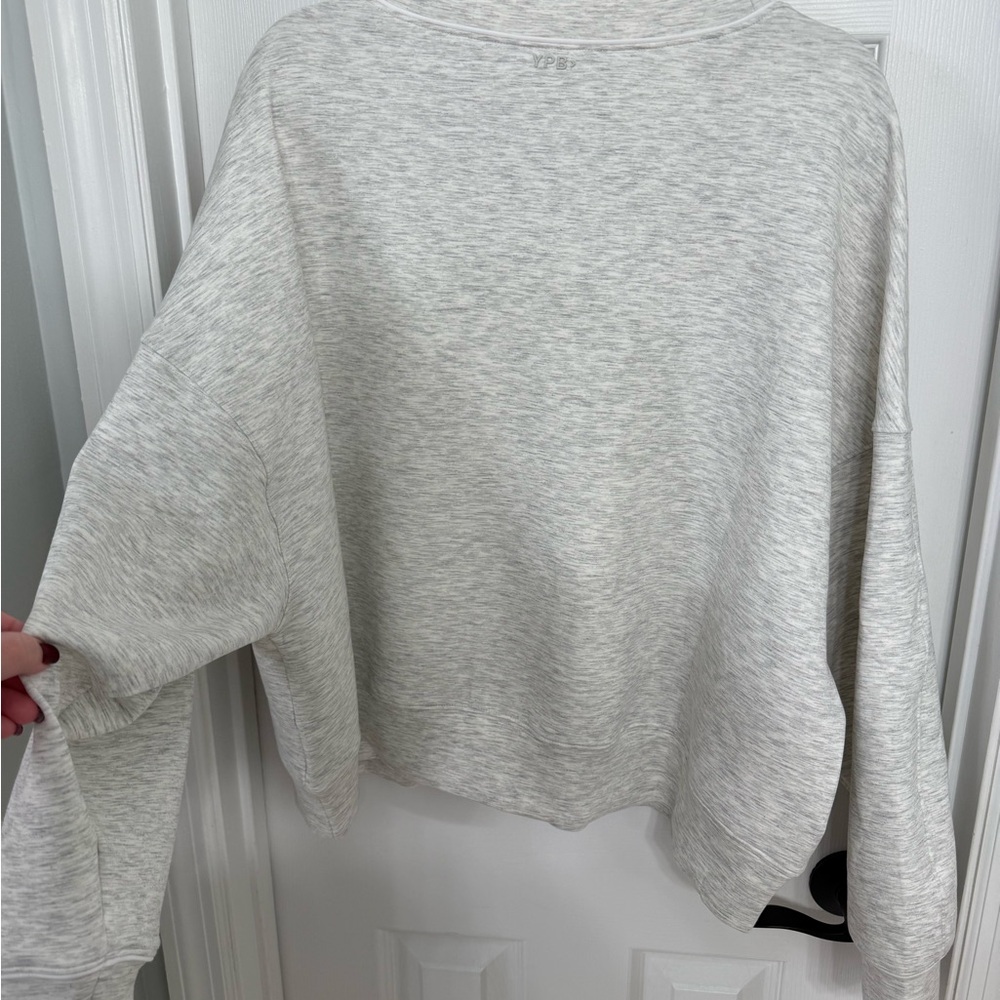 Abercrombie & Fitch Light Gray V-Neck Sweater - Picture 3 of 3